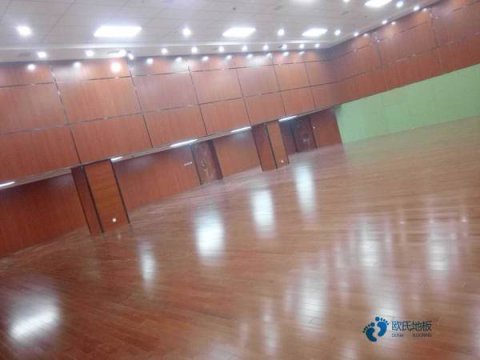 羽毛球馆木地板如何益寿延年