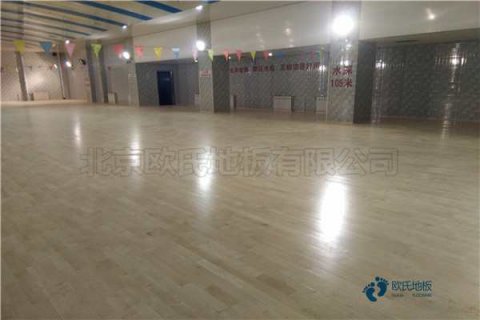 篮球木地板铺设