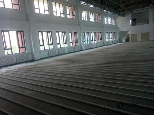 购买篮球场地板安装公司