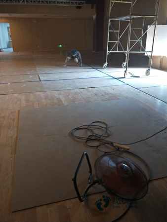 20厚体育馆木地板安装公司