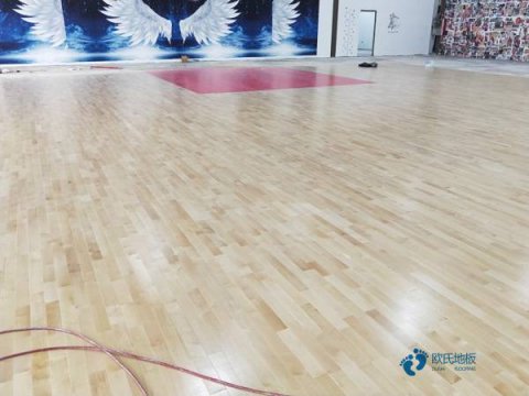 枫木体育场木地板怎样保养