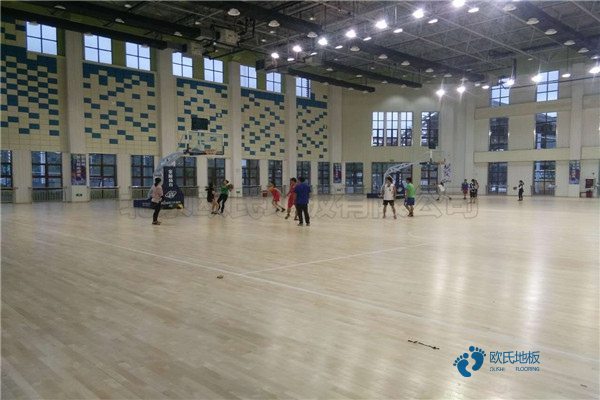 高品质体育场馆地板安装公司