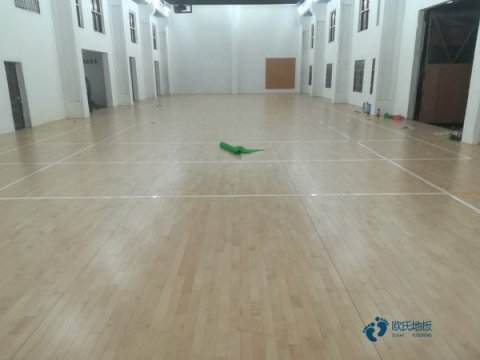 单层龙骨体育场地木地板厂家报价