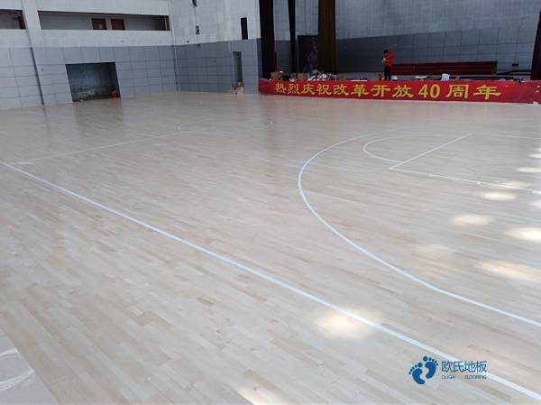 20厚体育场馆地板安装公司