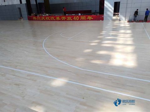 20厚体育场馆地板安装公司
