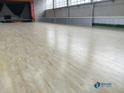 枫木篮球体育木地板保养方法