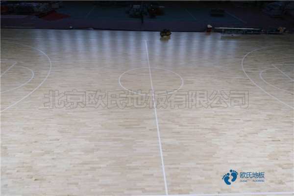 篮球场地地板价格一般多少钱一平方米