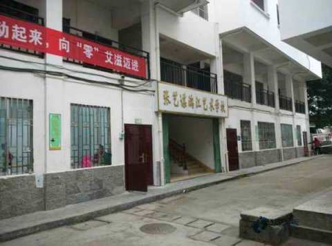 篮球场地地板价格一般多少钱一平方米