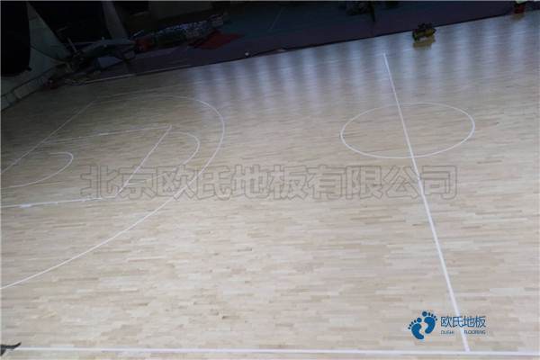 篮球场地地板价格一般多少钱一平方米