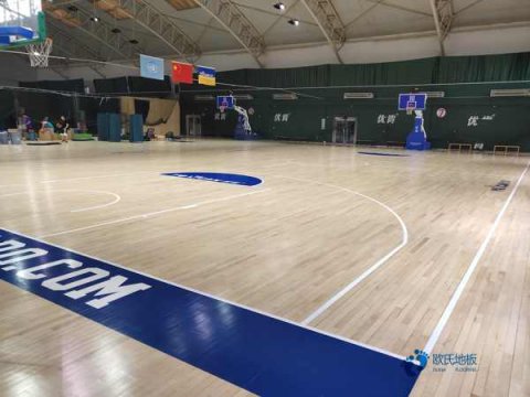 双层龙骨运动型地板保养方法