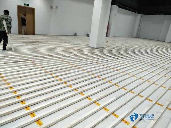 那有篮球场地地板品牌哪个好