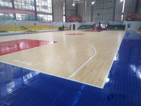 双层龙骨运动场地板维护保养
