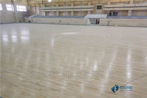 那有体育场地木地板哪个牌子好