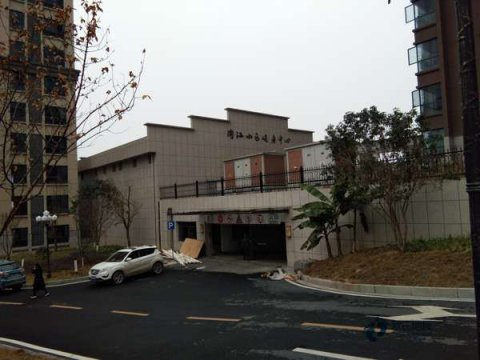 那有体育场地板行业品牌