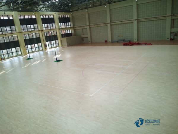 双层龙骨运动馆木地板怎样保养