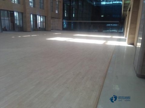 学校篮球场地木地板哪里好