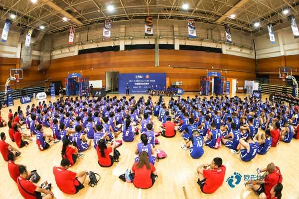 学校篮球场地地板厚度