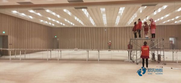 那里有体育场馆地板厂家报价