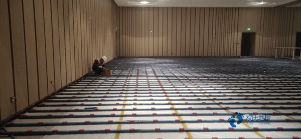 那里有体育篮球木地板厂家报价