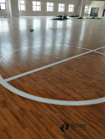 学校篮球场地地板厚度偏差