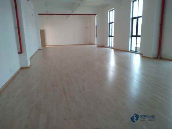 知名运动场地地板施工步骤