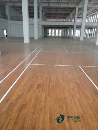 学校篮球场地地板施工工艺