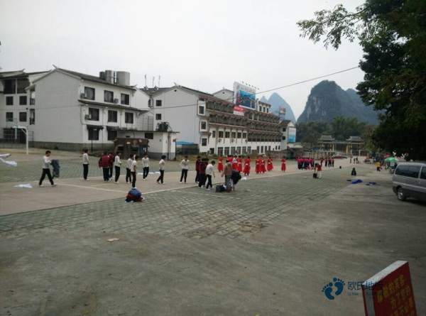 学校体育运动木地板施工单位