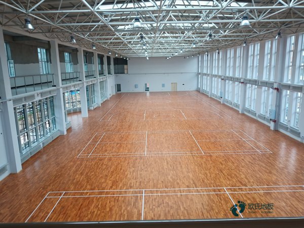 学校运动场地板施工