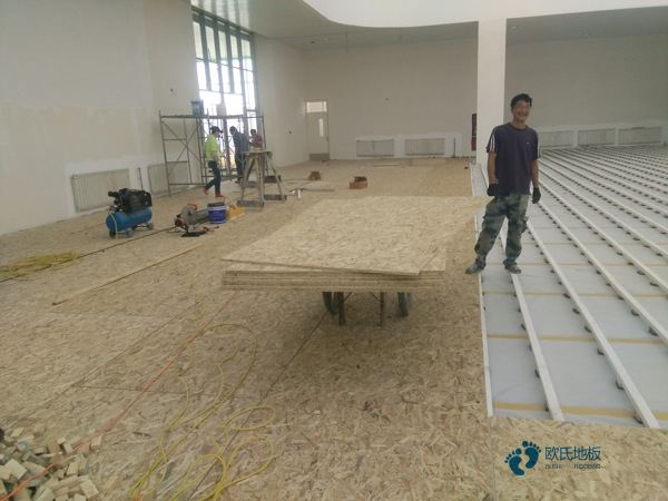 学校篮球场地木地板选购