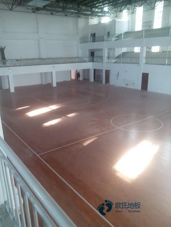 知名运动场木地板施工队