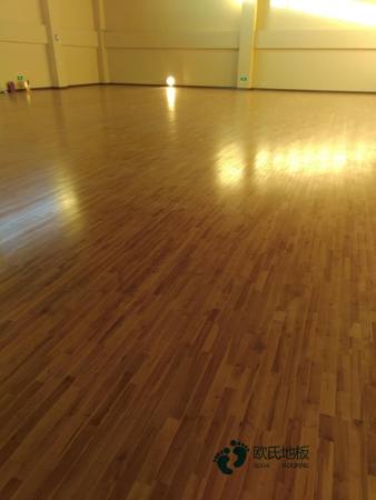 实木运动型木地板价格一般多少钱一平方米