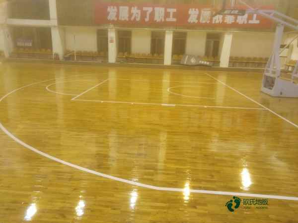 45度斜铺龙骨运动篮球木地板每平方价格