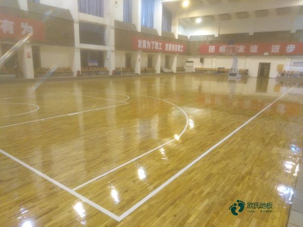 45度斜铺龙骨运动篮球木地板每平方价格