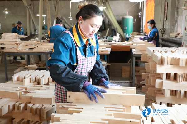 去哪买运动篮球木地板多少钱