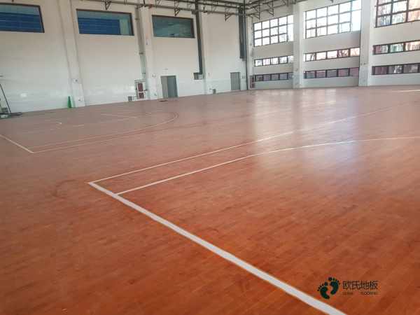 那里有运动篮球木地板施工价格