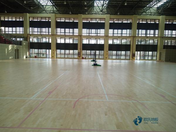 体育场地木地板施工团队3