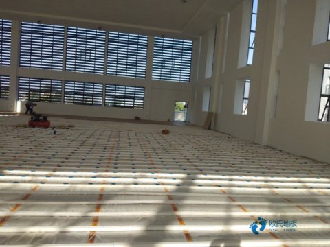 体育场木地板费用