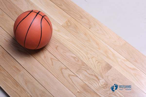 篮球场馆木地板施工团队3