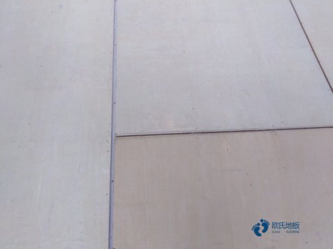 实木体育馆木地板起包了怎么办