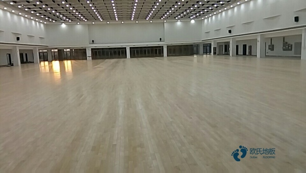 实木体育馆地板如何保养2