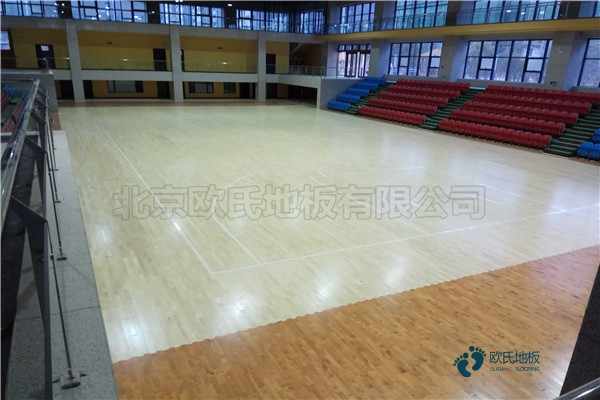 实木体育馆地板怎样擦干净3