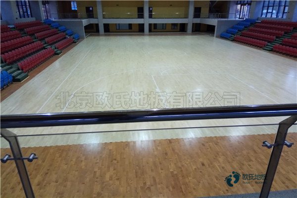 实木体育馆地板怎样擦干净2