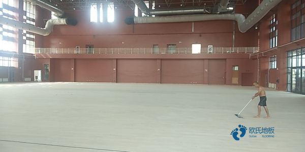 单龙骨篮球馆地板保养2