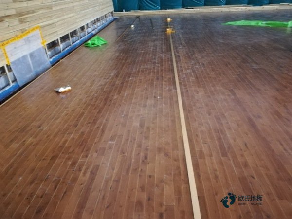 学校篮球馆地板防潮层2
