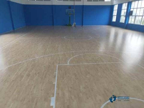 小学篮球场地板施工方案