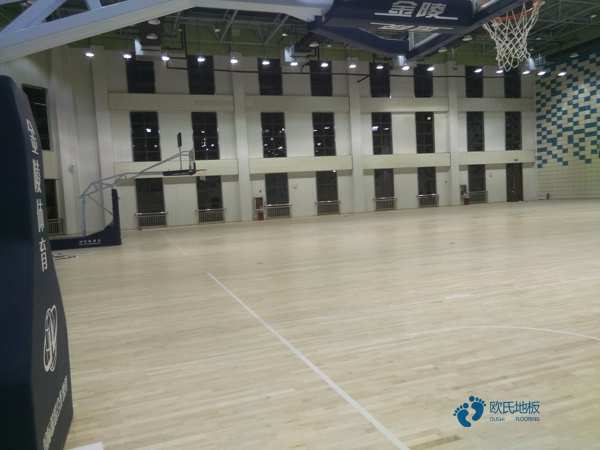学校篮球馆地板如何选3