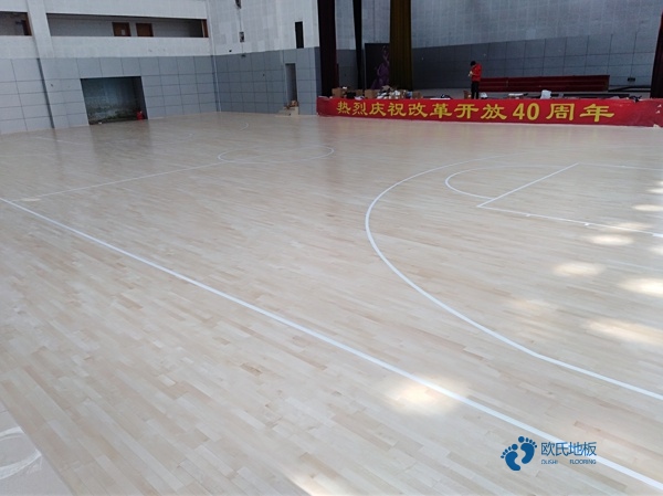 学校篮球场地地板哪种比较好2