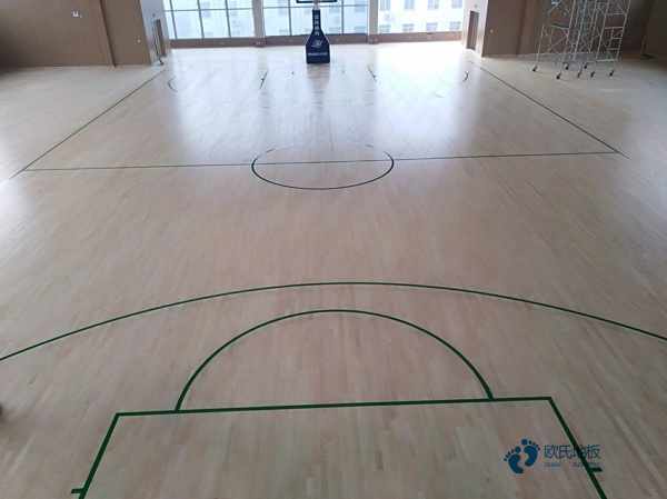 双层龙骨运动地板清洁保养3
