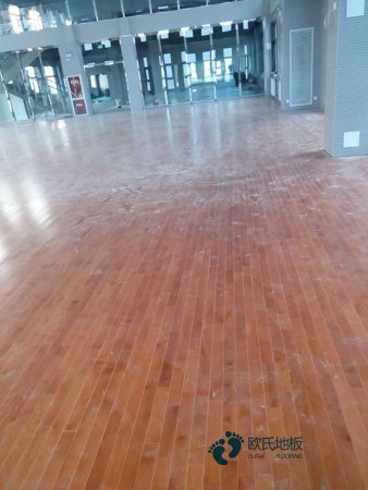 中学篮球馆木地板施工2