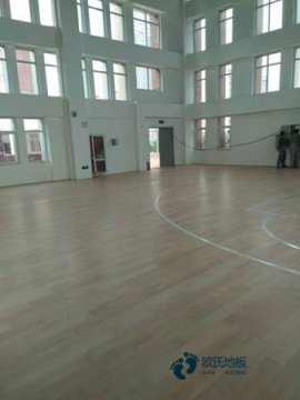 校园篮球场地地板施工团队